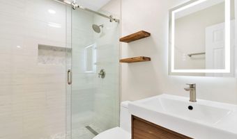 6630 MEDINAH Ln, Alexandria, VA 22312