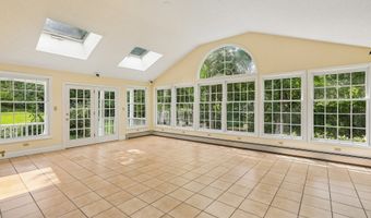 10 Terra Glen Rd, Danbury, CT 06811