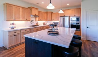 4635 Pleasant Hills Dr, Anderson, CA 96007