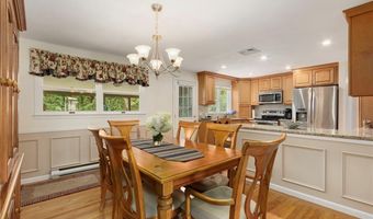 68 Birchwood Dr, Narragansett, RI 02882
