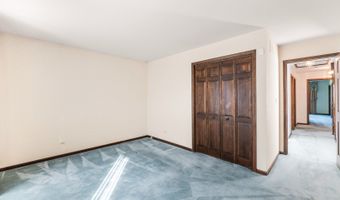 90 N Prairie Dr, Addison, IL 60101