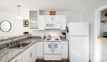 18 Oteen Park Pl, Asheville, NC 28805