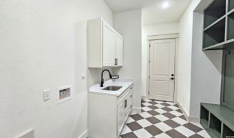 105 PIONEER Trl, Adkins, TX 78101