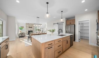 1517 W Autumn Cir, Brandon, SD 57005