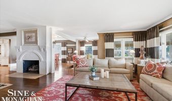 206 Edgewater Dr, Algonac, MI 48001