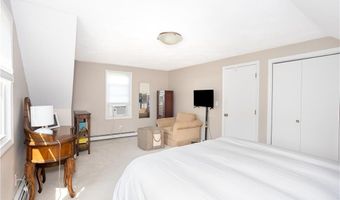 12 Ellen St, Bristol, RI 02809