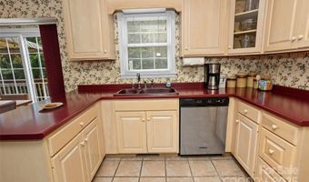 6 Oak Grove Rd, Arden, NC 28704