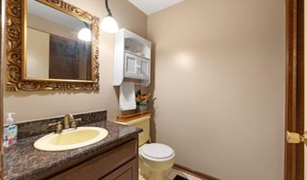 405 Inglenook Pl, Angola, IN 46703