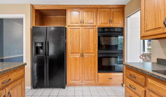 1909 N NICHOLAS St, Appleton, WI 54914