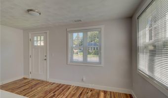 33 Spruce Ln, Bristol, RI 02809