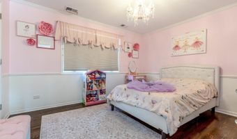 1801 N Dover Ct, Arlington Heights, IL 60004