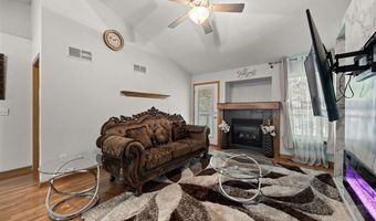 1050 Twilight Dr, North Liberty, IA 52317