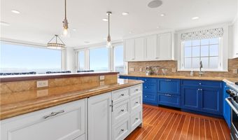 19 Defenders Row, Newport, RI 02840