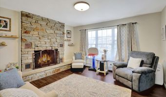 126 9th St, Belford, NJ 07718