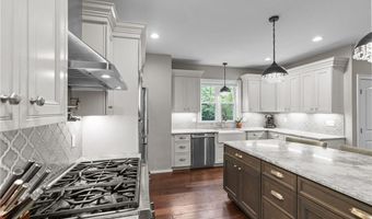 1004 Great Rd, Lincoln, RI 02865