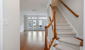 9 FRANKLIN St, Alexandria, VA 22314