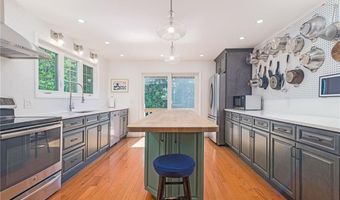 25 Spanker St, Jamestown, RI 02835