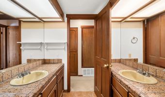 2827 N Victoria Dr, Alpine, CA 91901