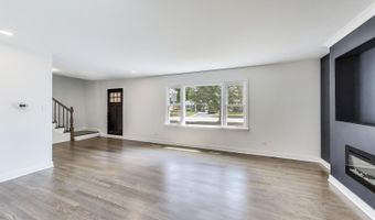 6 S Donald Ave, Arlington Heights, IL 60004