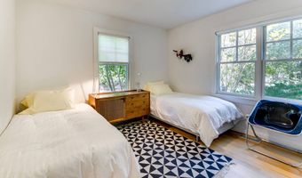 54 Gardiner Dr, Amagansett, NY 11930