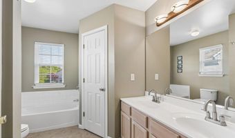 56 Marlin Ct, Bayville, NJ 08721