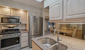 4 E Curran Dr, Absecon, NJ 08201
