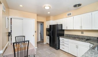 6781 Meadow Ridge Ln, Amberley, OH 45237