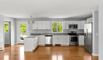 9 Hounds Way, Bath, ME 04530