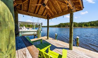 738 Dawson Creek Rd, Arapahoe, NC 28510