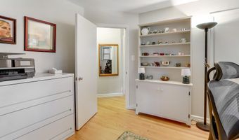 2700 N DINWIDDIE St N, Arlington, VA 22207
