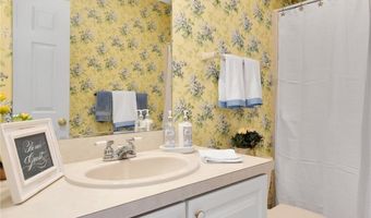 19 Vanderbilt Dr, Narragansett, RI 02882