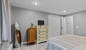 66 Girard Ave 114, Newport, RI 02840