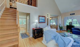 84 Bakewell Ct, Cranston, RI 02921