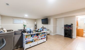 1527 W Holtz Ave, Addison, IL 60101