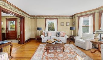 99 Roseneath Ave, Newport, RI 02840