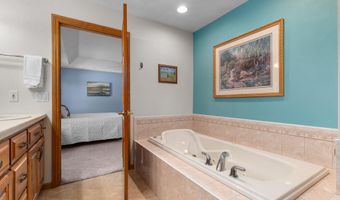 512 W ROLLING MEADOWS Ln, Appleton, WI 54913