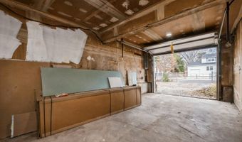 101 Monroe St, Amityville, NY 11701