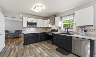 912 David St, Antioch, IL 60002