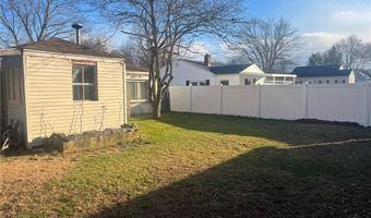 24 Woodlawn Ave, Waterford, CT 06385