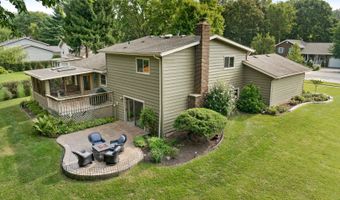 914 Scott St, Algonquin, IL 60102