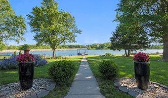 15471 Cedar Ln, Basehor, KS 66007