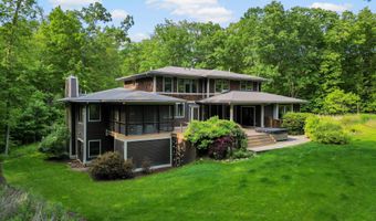 3867 Hawk Crest Rd, Ann Arbor, MI 48103