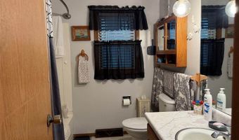 2040 Clover Dr, Akron, IA 51001