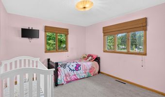 1635 Oak Dr, Aurora, MO 65605
