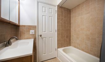 2214 S Goebbert Rd 178, Arlington Heights, IL 60005