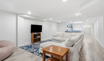 315 Glengarry Dr, Aurora, OH 44202