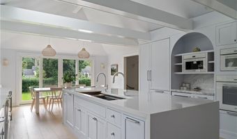 124 Harrison Ave, Newport, RI 02840