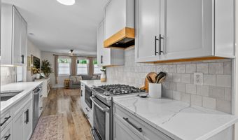 820 Barton Dr, Ann Arbor, MI 48105