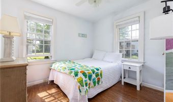 43 Flintstone Rd, Narragansett, RI 02882