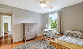 4 Fourth St, Barrington, RI 02806